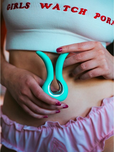 Gvibe Mini Tiffany - Kompaktowy masażer intymny, zakrzywiony, turkusowy Gvibe Mini Tiffany - Kompaktowy masażer intymny, zakrzywiony, turkusowy