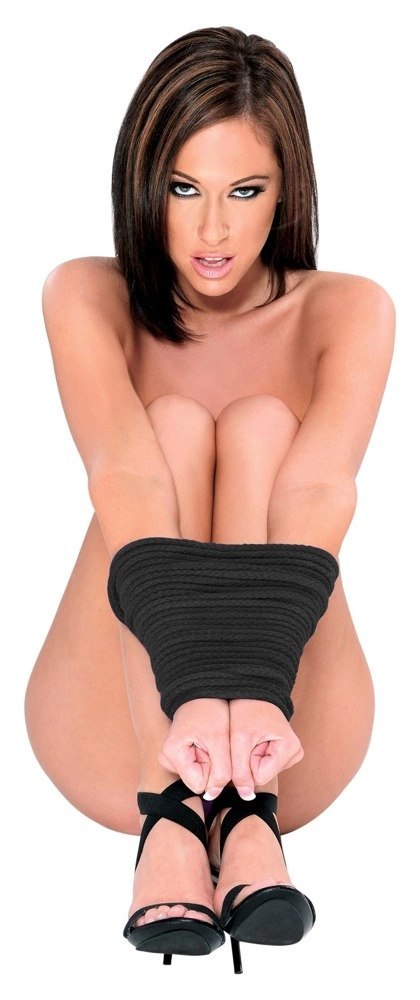 Fetish Fantasy Series Lina Jedwabista 10,5 m Czarna - Model Shibari Fetish Fantasy Series Lina Jedwabista 10,5 m Czarna - Model Shibari