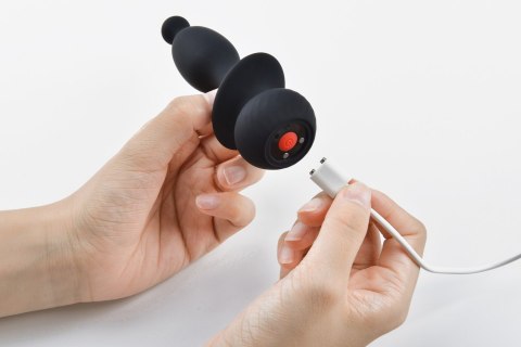 Sterowany apką wibrujący korek z króliczym ogonkiem Magic Motion Magic Bunny Sterowany apką wibrujący korek z króliczym ogonkiem Magic Motion Magic Bunny