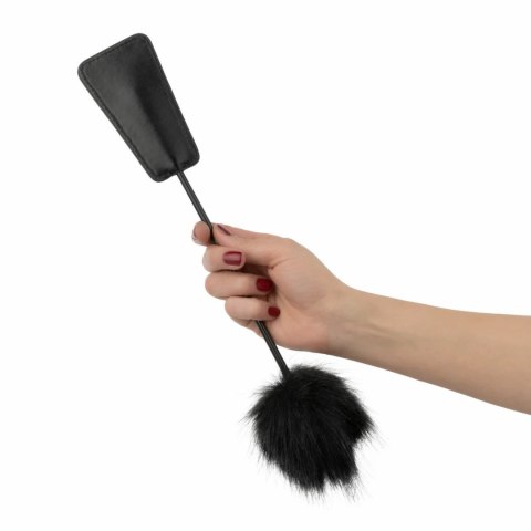 TeaseMe Duo Tickler & Whip Black 2w1 - piorka i bat do masażu 39 cm TeaseMe Duo Tickler & Whip Black 2w1 - piorka i bat do masażu 39 cm