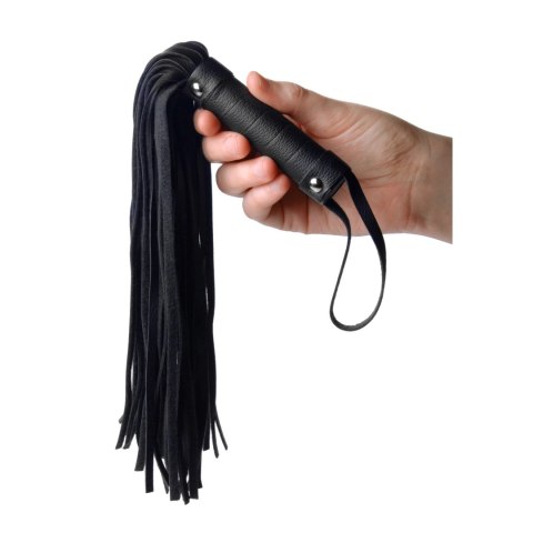 XR Brands whip z frędzlami czarny 34 cm, rączka spiralna PU XR Brands whip z frędzlami czarny 34 cm, rączka spiralna PU