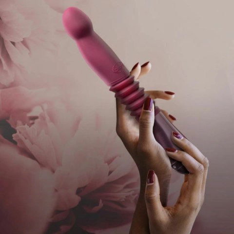 Temptasia™ Trixie Wine Red – Wibrator z Funkcją Ruchu i Silikonem Puria™ Temptasia™ Trixie Wine Red – Wibrator z Funkcją Ruchu i Silikonem Puria™