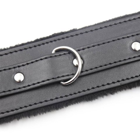 Obroża z smyczą Collar With Metal Leash Obroża z smyczą Collar With Metal Leash