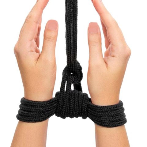Czarny sznur do krępowania. Linka do zabaw BDSM. Czarny sznur do krępowania. Linka do zabaw BDSM.