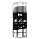 Silikonowy lubrykant Silk Hands 15 ml. Idealny do zabaw intymnych pod prysznicem i w wannie. Silikonowy lubrykant Silk Hands 15 ml. Idealny do zabaw intymnych pod prysznicem i w wannie.