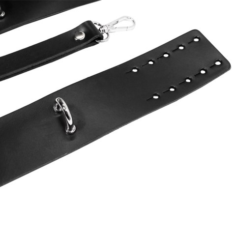 Uprząż z kajdankami na ręce i nogi ze skóry. Gadżet do zabaw BDSM. Uprząż z kajdankami na ręce i nogi ze skóry. Gadżet do zabaw BDSM.