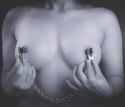 Metalowe zaciski na sutki regulowane bdsm sex Metalowe zaciski na sutki regulowane bdsm sex