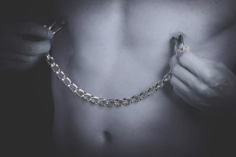 Metalowe zaciski na sutki regulowane bdsm sex Metalowe zaciski na sutki regulowane bdsm sex